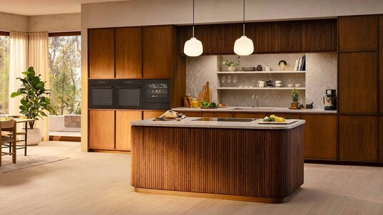 Cuisine moderne en bois avec équipement Electrolux